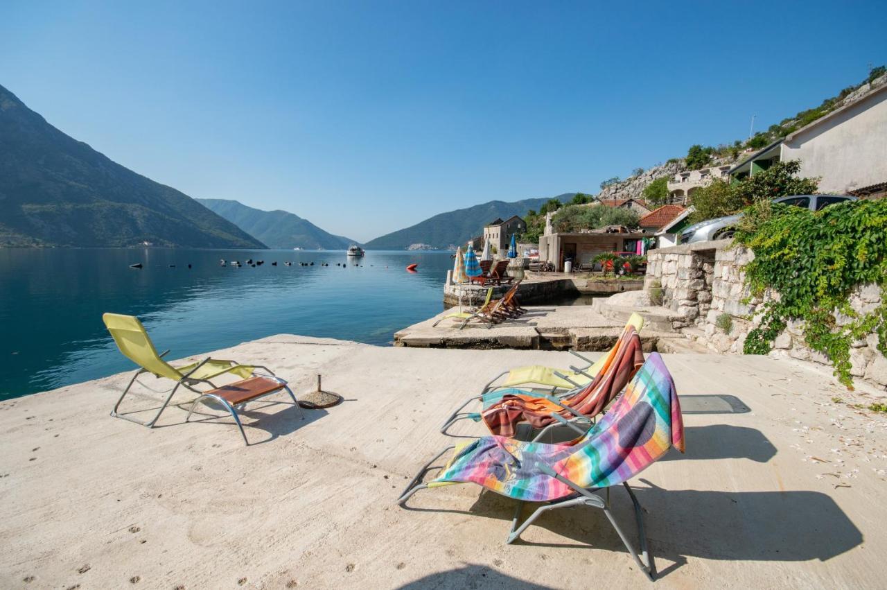 Apartmani Mrsic Risan Bagian luar foto