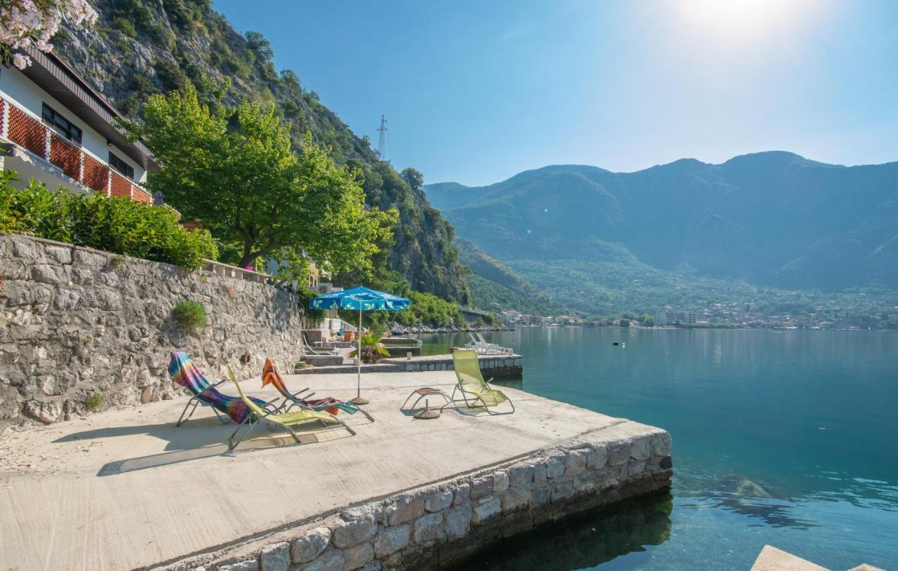 Apartmani Mrsic Risan Bagian luar foto