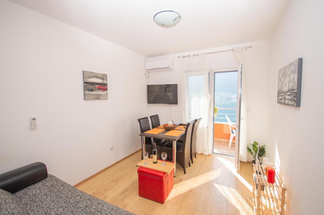 Apartmani Mrsic Risan Bagian luar foto
